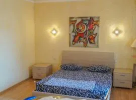 Apartment Triokhsviatytelskaya Street 3