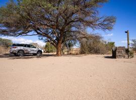 Canyon Roadhouse Campsite，位于Karasburg霍巴斯停车场附近的酒店