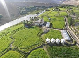 The Verda Driftwood River Retreat，位于Muglib的酒店