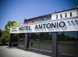 HOTEL ANTONIO，位于Jelcz-Laskowice的酒店