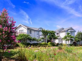 Jeju Mocha Pension，位于西归浦市的酒店