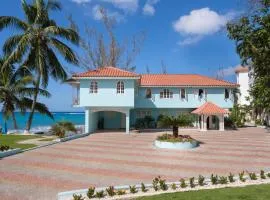 Edgewater Beach Villa - Beach Front, Close to All Attractions