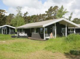 8 person holiday home in Nexø-By Traum，位于斯诺厄拜克的酒店