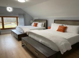 SKYLARANNA Hotel & Resort，位于亨德森维尔的酒店