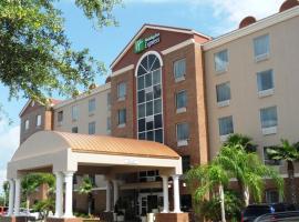 Holiday Inn Express Hotel & Suites Orange City - Deltona, an IHG Hotel，位于奥兰治城的带停车场的酒店