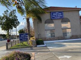 Mid City Inn & Suites Pico Rivera，位于皮科里韦拉的酒店