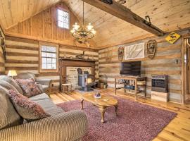 Scenic Cabin with Deck and Fire Pit - Near Hiking!，位于Zepp的带停车场的酒店