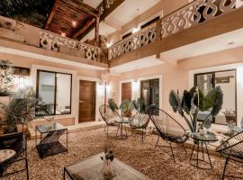 Hotel Colonial Zaci by GuruHotel，位于巴利亚多利德奇琴伊查国际机场 - CZA附近的酒店