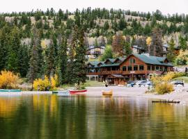 Pyramid Lake Lodge，位于贾斯珀的酒店