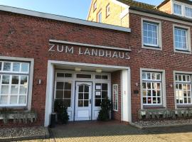 Hotel und Restaurant Landhaus Veranstaltungshaus，位于Hohenwestedt的带停车场的酒店