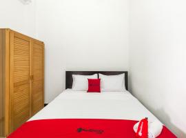 RedDoorz near Widya Mandala University，位于泗水的住宿加早餐旅馆