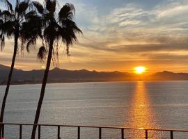 Spectacular Hadas Sunset and Ocean view，位于曼萨尼约奥盯西亚海滩附近的酒店