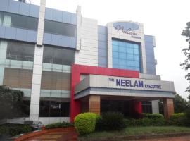 The Neelam Executive，位于Chakan的酒店