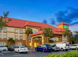 La Quinta Inn and Suites Fort Myers I-75，位于西南佛罗里达国际机场 - RSW附近的酒店