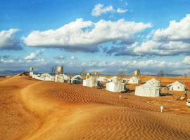 Alsarmadi Desert Camp，位于Shāhiq的酒店