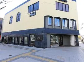 Guesthouse & Lounge FARO
