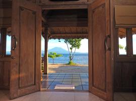 Blue Harbor Beachfront Villas & Resto，位于珀尼达岛的酒店