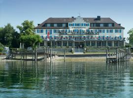 Strandhotel Löchnerhaus，位于赖兴瑙的酒店