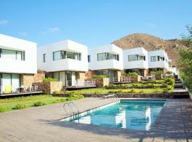 Exclusiva casa de lujo en Agua Amarga，位于阿瓜阿马加的带泳池的酒店
