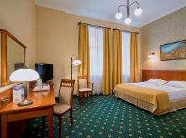 恒曼酒店，位于华沙北普拉加区的酒店