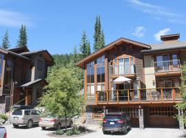 Woodhaven # 8 in Sun Peaks，位于太阳峰Village Platter附近的酒店