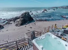 Surfscape Beach House, Private Beach & Ocean views