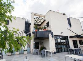 HOTEL ALCAZAR，位于穆拉的酒店
