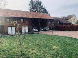 La Grange de l’Ouche，位于Saint-Parize-le-Châtel的酒店