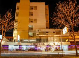 Hotel Menossi，位于里奥夸尔托的酒店