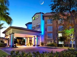 Holiday Inn Express & Suites Naples Downtown - 5th Avenue by IHG，位于那不勒斯的酒店
