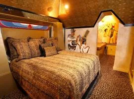 黑天鹅豪华主题客房酒店