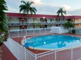 Express Inn & Suites - 5 Miles from St Petersburg Clearwater Airport，位于克利尔沃特的酒店