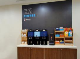 欣顿智选假日酒店及套房，位于欣顿的酒店