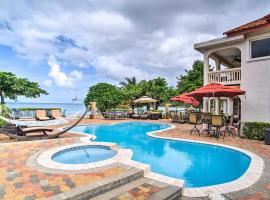 Oceanfront Majestic Beach House with Gym and Pool!，位于迪斯卡弗里贝的海滩短租房