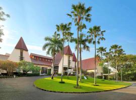 Grand Tropic Suites Hotel Surabaya，位于泗水Mpu Tantular Museum附近的酒店
