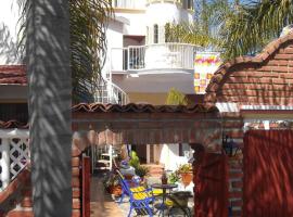 Welcome to Casa Viva Mexico 3-bedrooms 2-bathroms 6-Guests close to Shoping Center & Beach，位于提华纳的度假屋