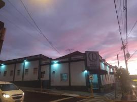 Hotel Loren，位于巴乌鲁的酒店