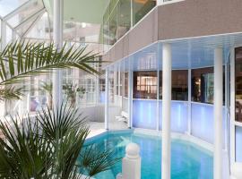 格勒诺布尔中心酒店美居酒店，位于格勒诺布尔的带泳池的酒店