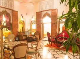 卡巴莱歌舞表演摩洛哥传统庭院旅馆，位于拉巴特的酒店