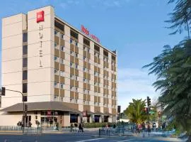 圣地亚哥中心宜必思酒店，位于圣地亚哥阿图罗-梅里诺-贝尼特斯国际机场 - SCL附近的酒店