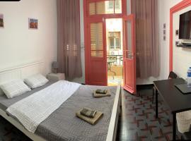 GuestHouse COMFY - separate rooms in the apartment for a relaxing holiday，位于海法的住宿加早餐旅馆