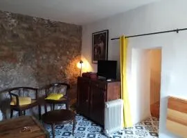 Caraussane caractère terrasse sur jardin et wifi via fibre en coeur de ville