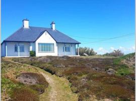 THE CREST- 4 BED SEA VIEW PROPERTY -TREARDDUR BAY，位于特雷杜尔的酒店