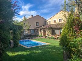 Charming Boutique Country House: La Casa Vieja (Sotosalbos)，位于Sotosalbos的酒店