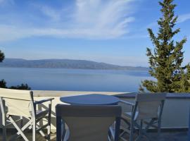 Pine Trees and Sea View Houses in Hydra - Daphne, Chloe, Myrto, Eleni，位于伊兹拉的酒店