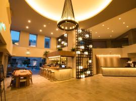 Parasol Luxury Hotel & Suites Adults Only，位于卡尔帕索斯的酒店