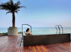 维萨卡帕瓦伦海滩诺富特酒店，位于维沙卡帕特南的带按摩浴缸的酒店