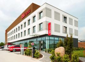 Ibis Poznan Polnoc，位于苏奇拉斯Bytkowo Golf Club附近的酒店