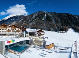 Familienhotel Huber，位于瓦勒斯的酒店