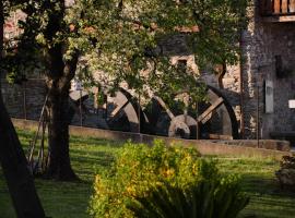 Il Granaio - Ancient Molino Maufet Watermill on Lake Como - Garden View，位于科利科的酒店